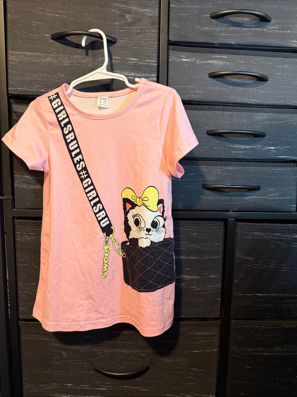 Girls' Pink Graphic T-Shirt with Cat Pocket Print